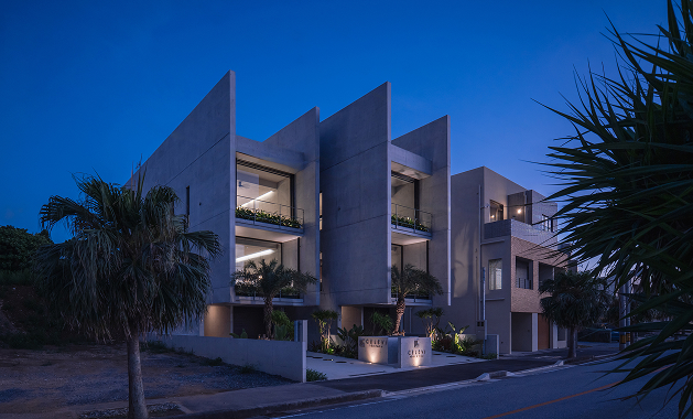 建物外観・夜・ライトアップ