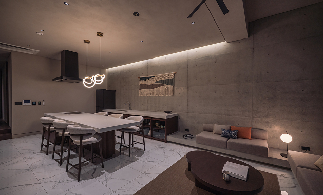 キッチンダイニング全景・夜