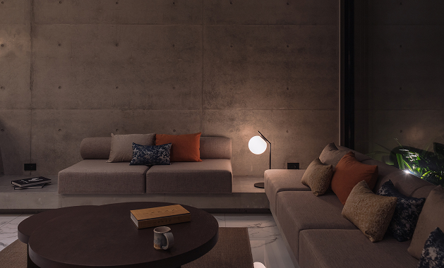 リビングソファエリア・夜・間接照明